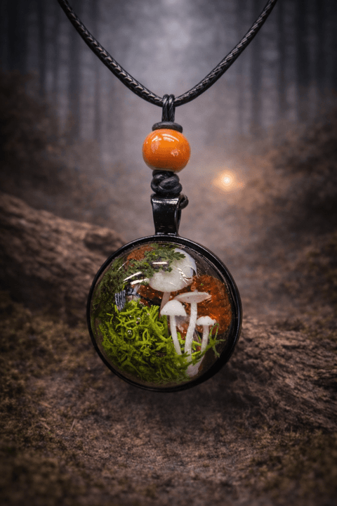 Pendentif forêt miniature – champignons blancs steampunk médiéval fait main | Atelier AnJo