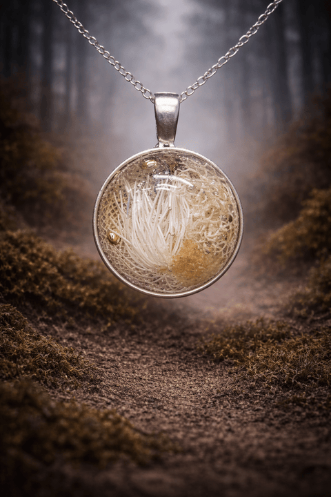 Pendentif forêt miniature – champignons blancs steampunk médiéval fait main | Atelier AnJo