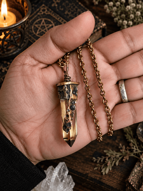 Pendentif pendule en citrine – Éclat solaire steampunk médiéval fait main | Atelier AnJo