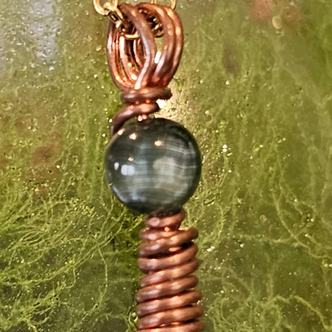 Pendentif quartz rutilé jaune & œil de faucon – création artisanale steampunk médiéval fait main | Atelier AnJo