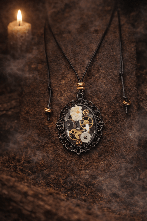 Pendentif steampunk en résine – Fleur naturelle et mécanismes horlogers steampunk médiéval fait main | Atelier AnJo