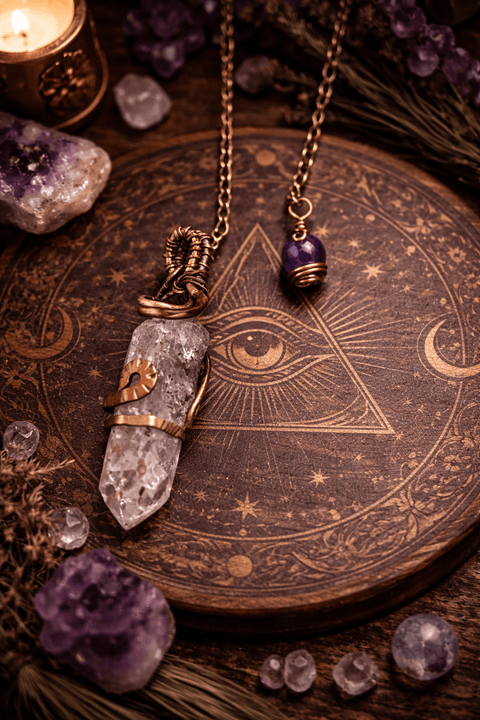 Pendule divinatoire en quartz et améthyste, laiton et cuivre – Pièce unique steampunk médiéval fait main | Atelier AnJo