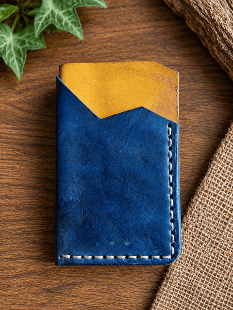Porte-cartes en cuir bleu et jaune ocre steampunk médiéval fait main | Atelier AnJo