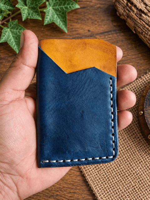 Porte-cartes en cuir bleu et jaune ocre steampunk médiéval fait main | Atelier AnJo