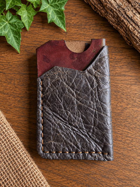 Porte-cartes en cuir brun texturé et bordeaux steampunk médiéval fait main | Atelier AnJo