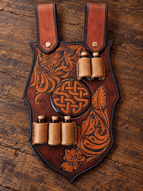 Porte-fioles de ceinture en cuir repoussé – Entrelacs celtiques steampunk médiéval fait main | Atelier AnJo