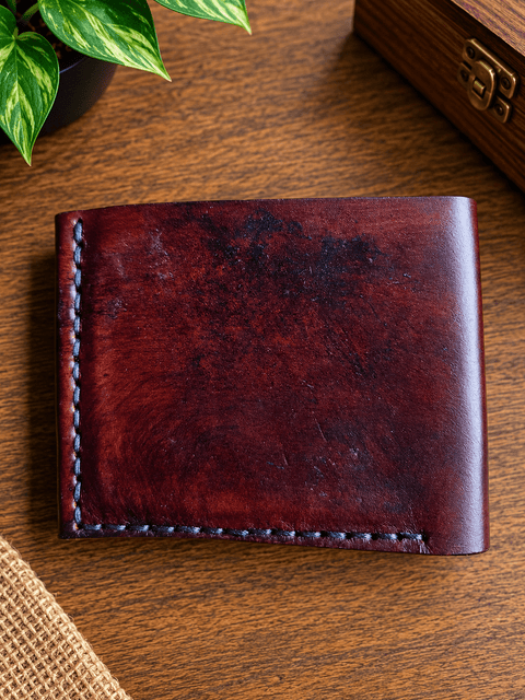 Portefeuille compact en cuir bordeaux patiné steampunk médiéval fait main | Atelier AnJo