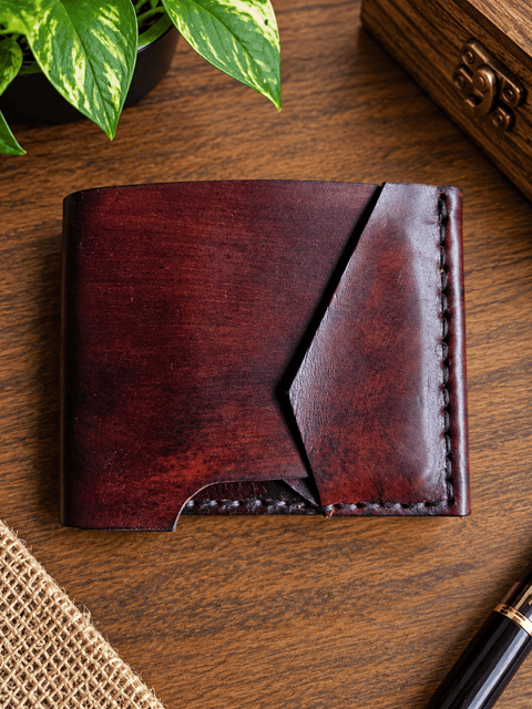 Portefeuille compact en cuir bordeaux patiné steampunk médiéval fait main | Atelier AnJo