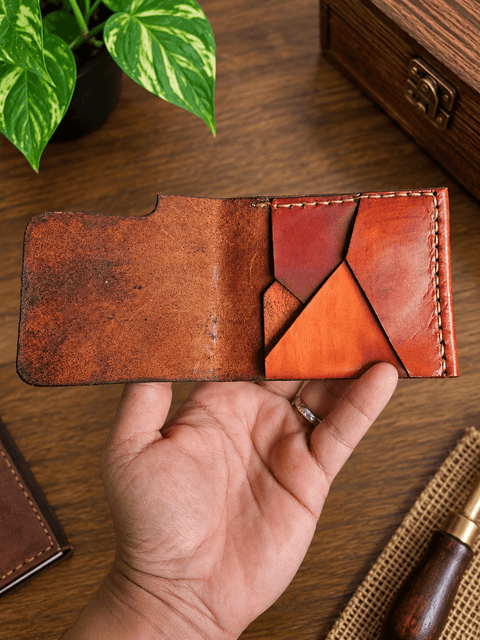 Portefeuille compact en cuir cognac patiné steampunk médiéval fait main | Atelier AnJo
