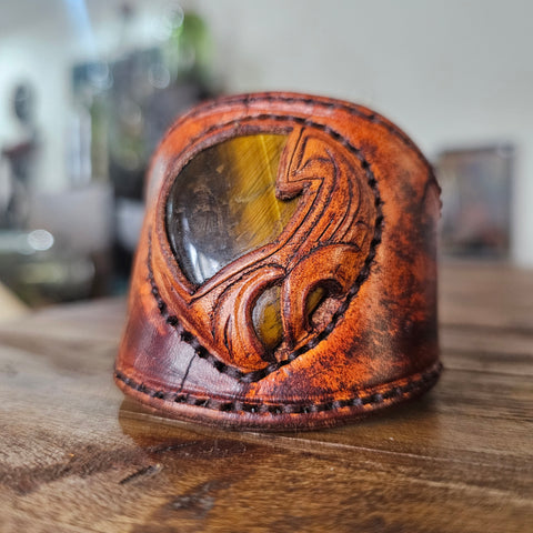 Bracelet cuir œil de tigre – Artisanal, médiéval, cabinet de curiosités