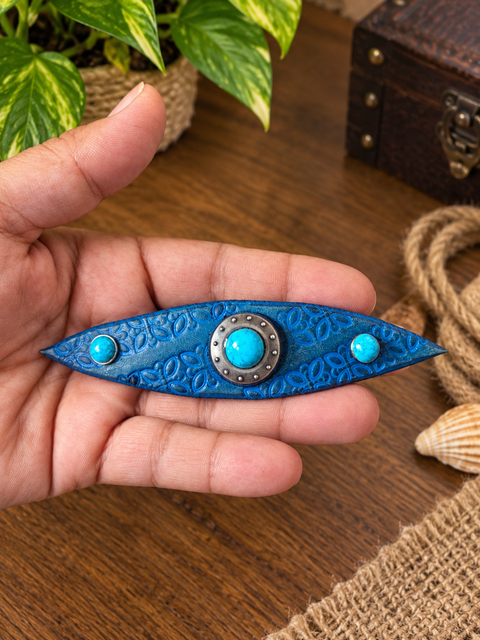 Barrette en cuir bleu à cabochons bleu turquoise