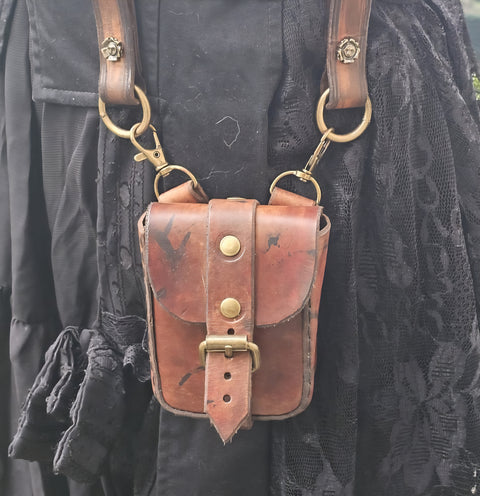 Petite sacoche en cuir vieilli – Style steampunk/post-apo