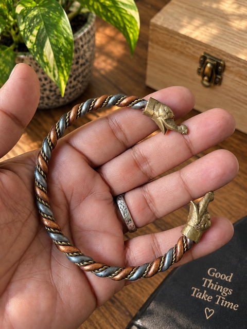 Bracelet torsadé à têtes d’éléphant – Cuivre, laiton et acier