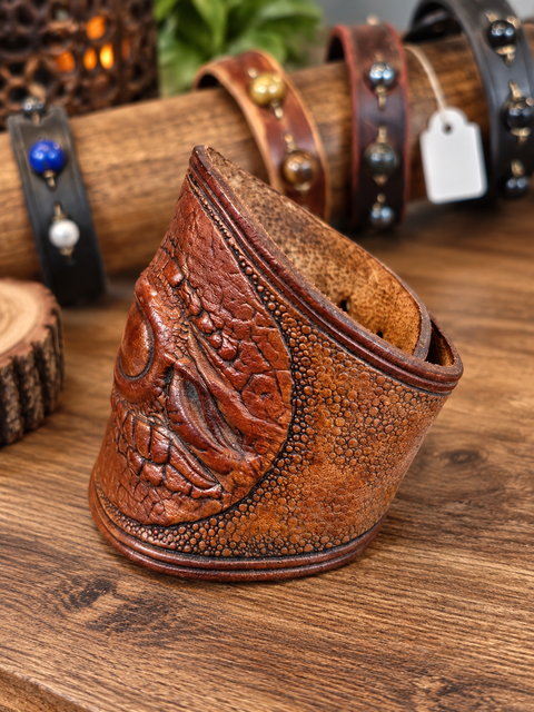 Manchette en cuir œil de dragon – Regard de braise