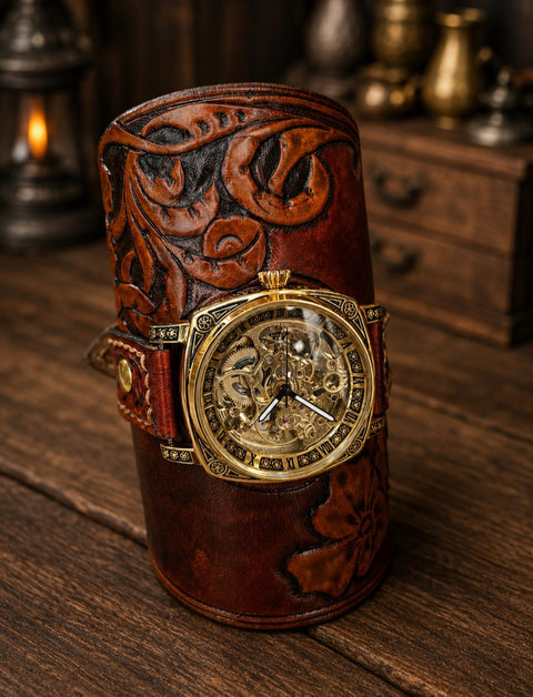 Bracelet montre steampunk en cuir repoussé à la main – Fleur artisanale