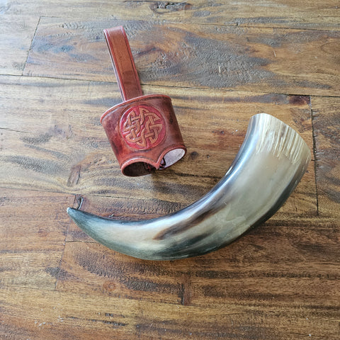 Corne à boire viking avec attache de ceinture cuir véritable.