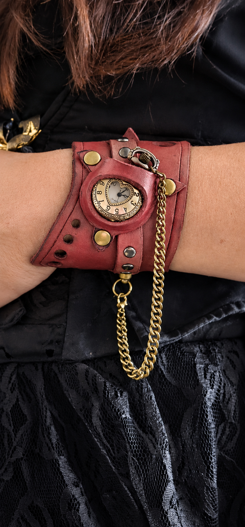 Bracelet-montre steampunk en cuir bordeaux – Cœur