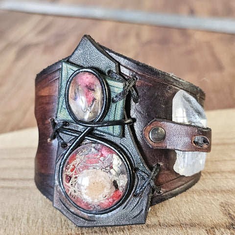 Bracelet steampunk en cuir véritable avec cristal de roche et orgonite
