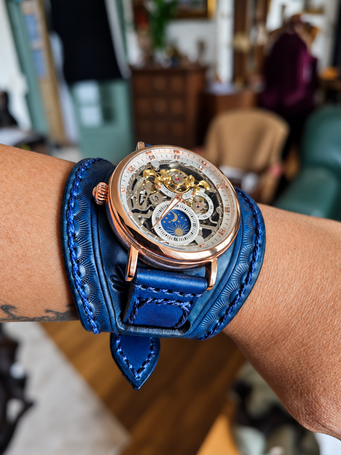 Bracelet-montre mécanique steampunk en cuir bleu – 16 à 22 cm