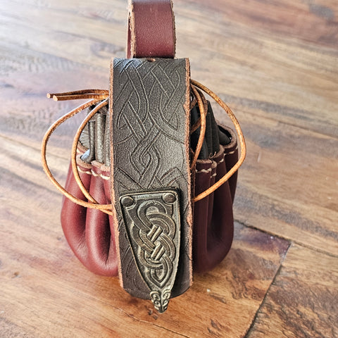 Bourse médiéval en cuir véritable.