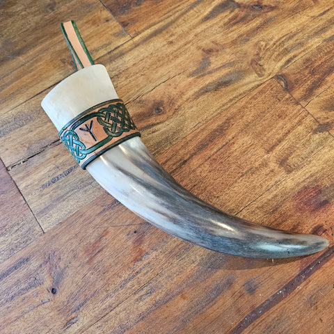 Corne à boire viking 25cl – cuir repoussé, artisanat médiéval