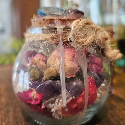 Spell Jar – Amour et Protection Émotionnelle – Améthyste, Apatite et Cristal de Roche steampunk médiéval fait main | Atelier AnJo
