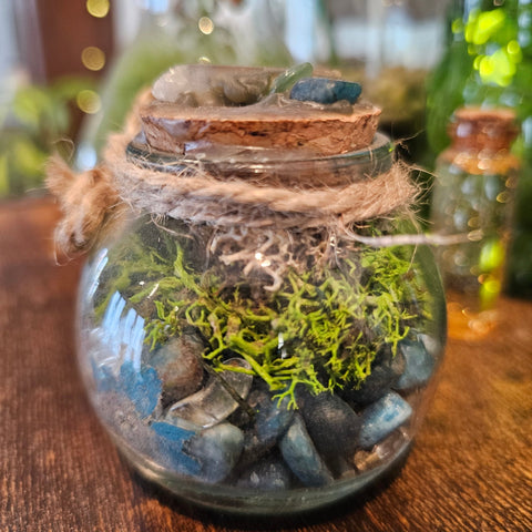 Spell Jar – Énergie & Clarté – Apatite bleue & Cristal de roche steampunk médiéval fait main | Atelier AnJo
