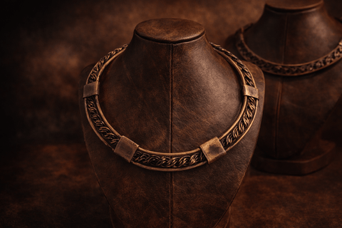 Torque des ancien, en cuivre tressé et laiton – collier artisanal – pièce unique steampunk médiéval fait main | Atelier AnJo